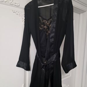 Elegant Black Lace Trim Robe
